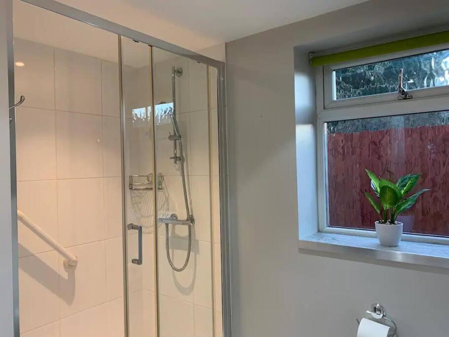 Self Contained - Own Entrance Appartement High Wycombe Buitenkant foto