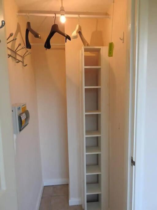 Self Contained - Own Entrance Appartement High Wycombe Buitenkant foto
